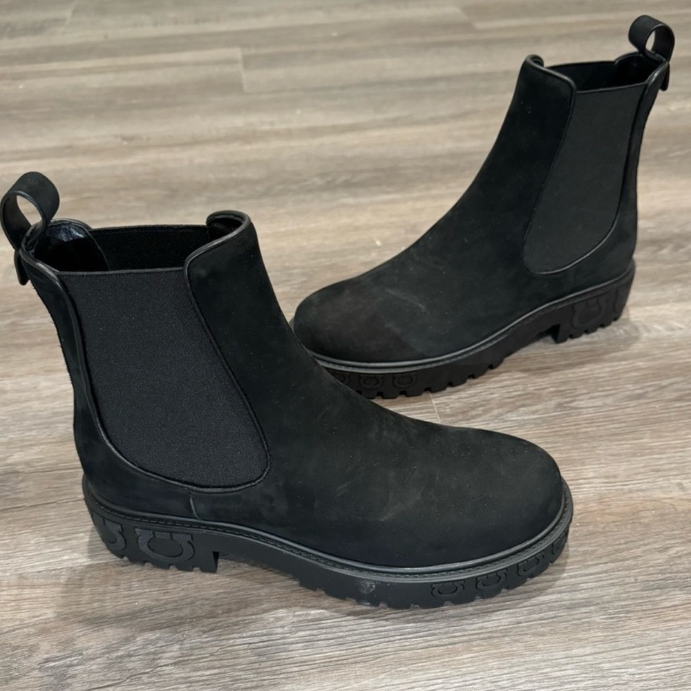 Salvatore Ferragamo Varsi Nero Black Calf Leather Chelsea Logo Combat Boots